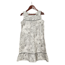 Load image into Gallery viewer, Lightweight cotton nightie with stars for girls
